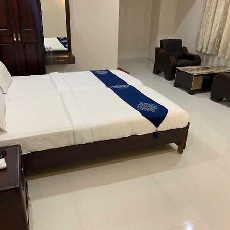 Jnr Grand Hotel Madanapalle Kültér fotó