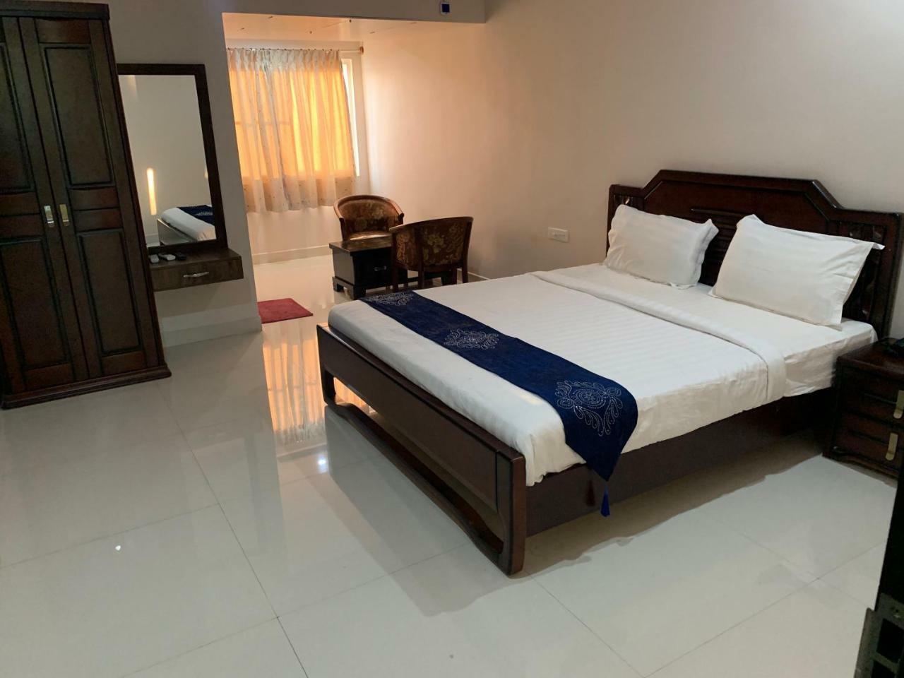 Jnr Grand Hotel Madanapalle Kültér fotó